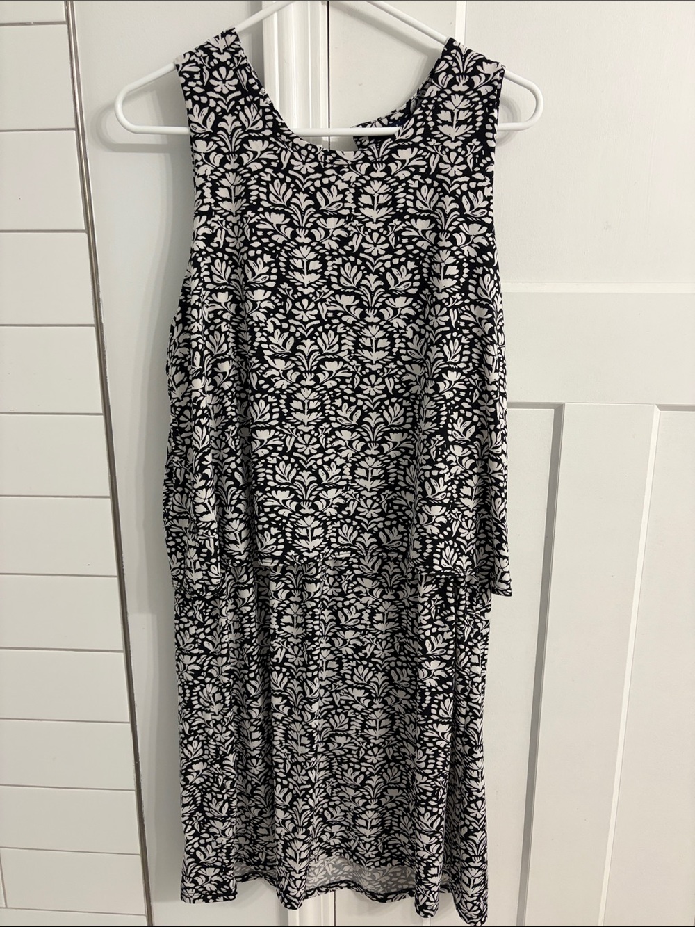 Hatley Black and White Sleeveless Midi Dress with Floral Motif - Size L